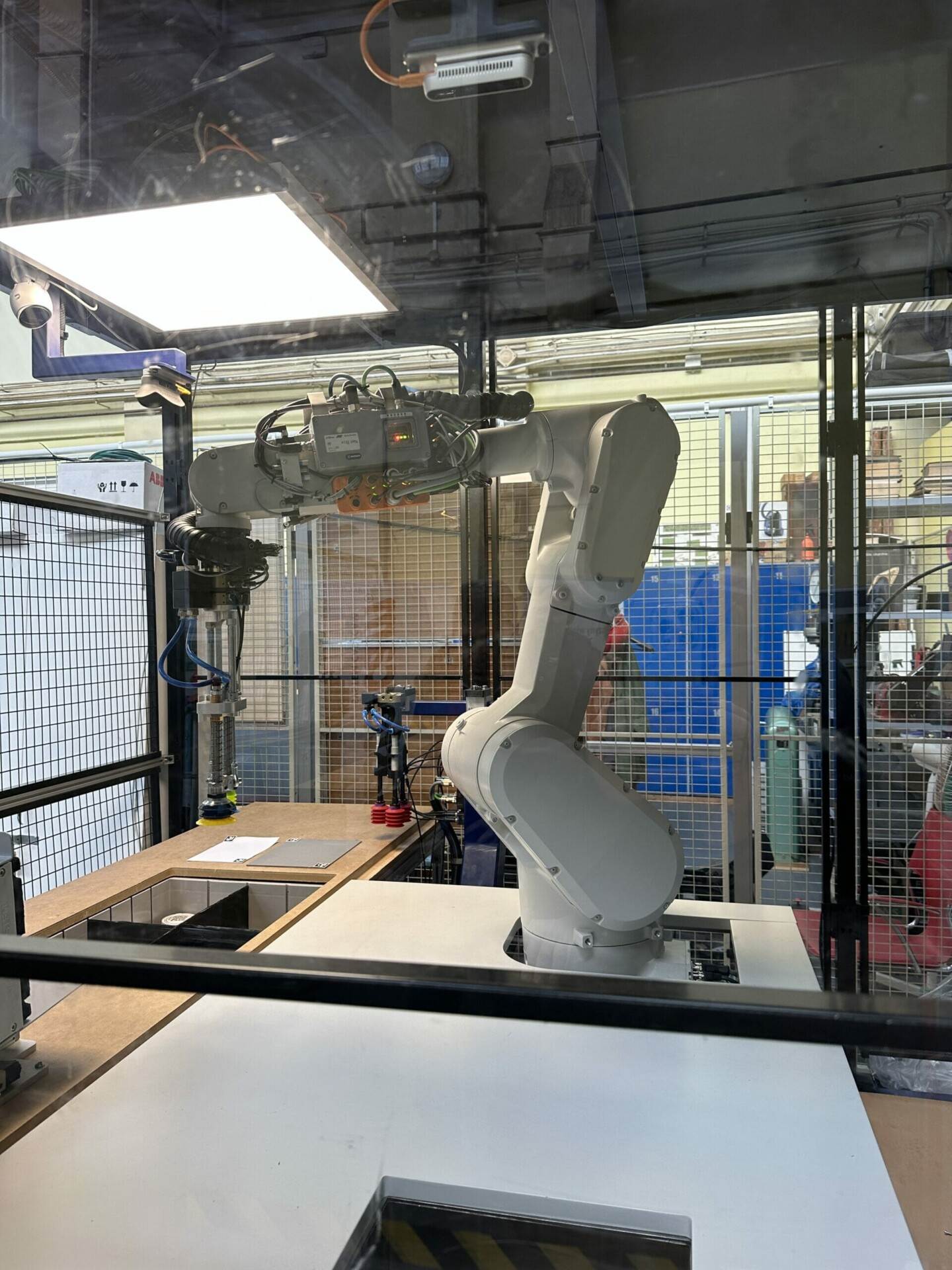 nomagic robot hugu