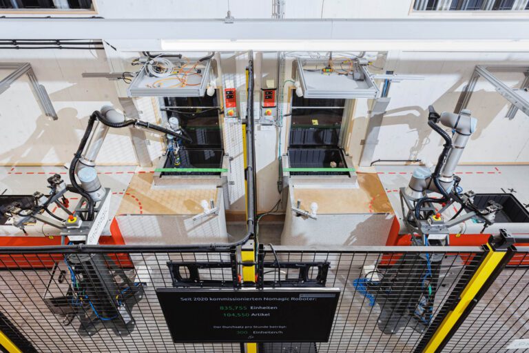 Robots no mágicos trabajando juntos en lo alto