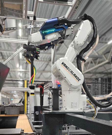 Robot Nomagic trabajando en Vanderlande