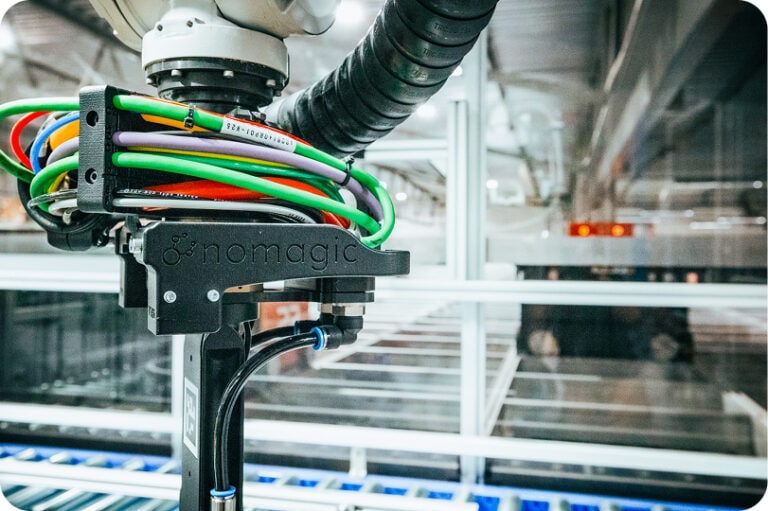 A Nomagic robot picker